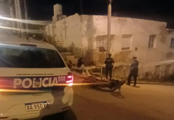 Embistió a una moto y escapó del lugar, pero la policía encontró la patente