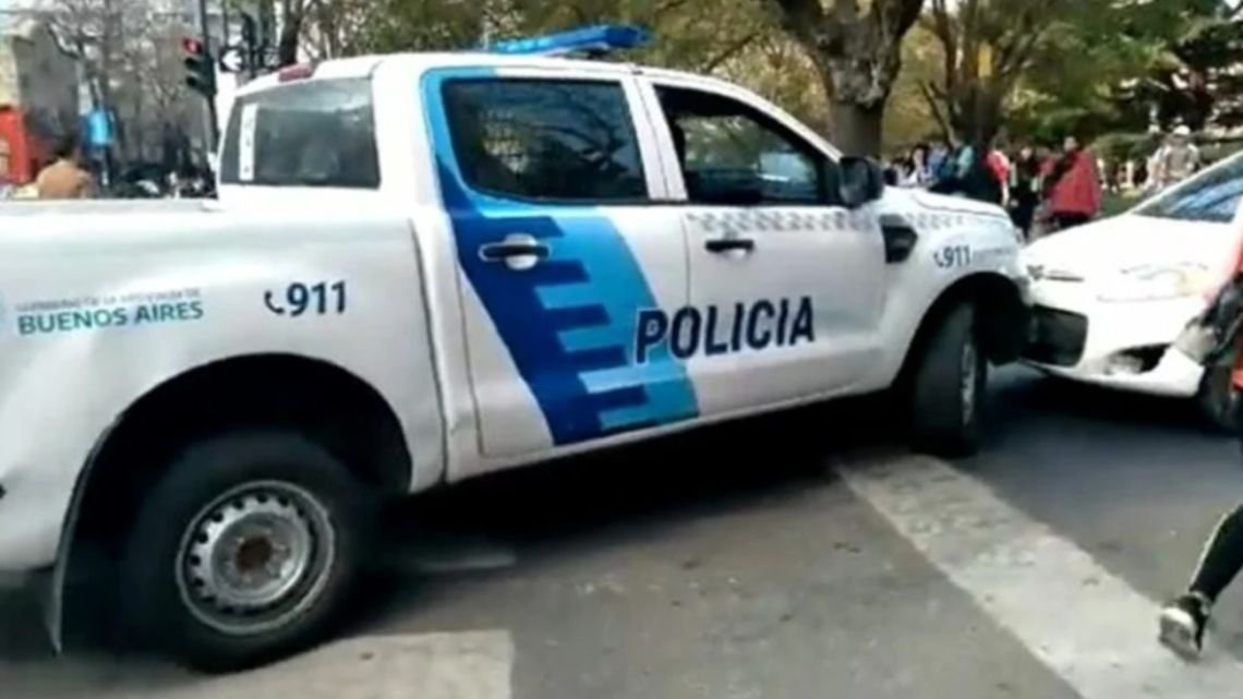Encontraron a una mujer asesinada en una zanja tras ir a una fiesta y detuvieron a un sospechoso