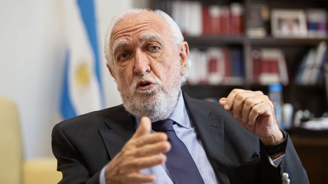 Gil Lavedra: “Argentina tiene una enorme precariedad institucional”