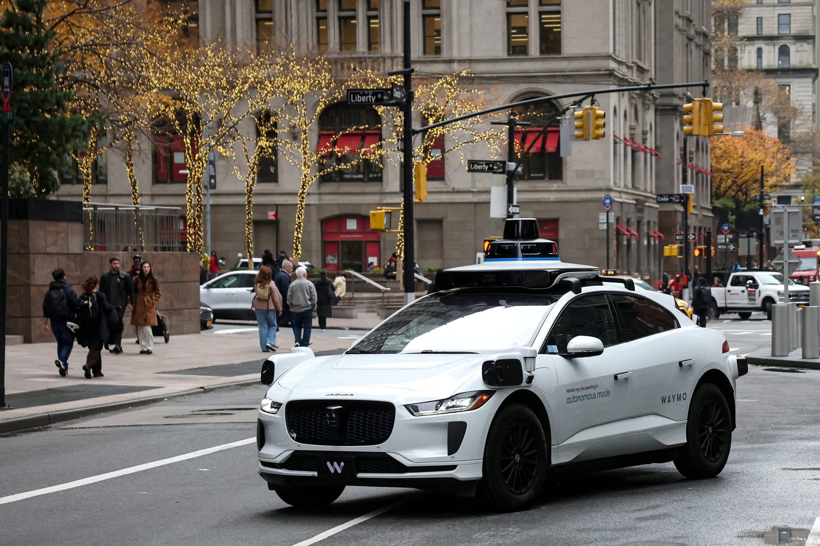 Google despliega en Madrid sus primeros robotaxis autónomos Waymo