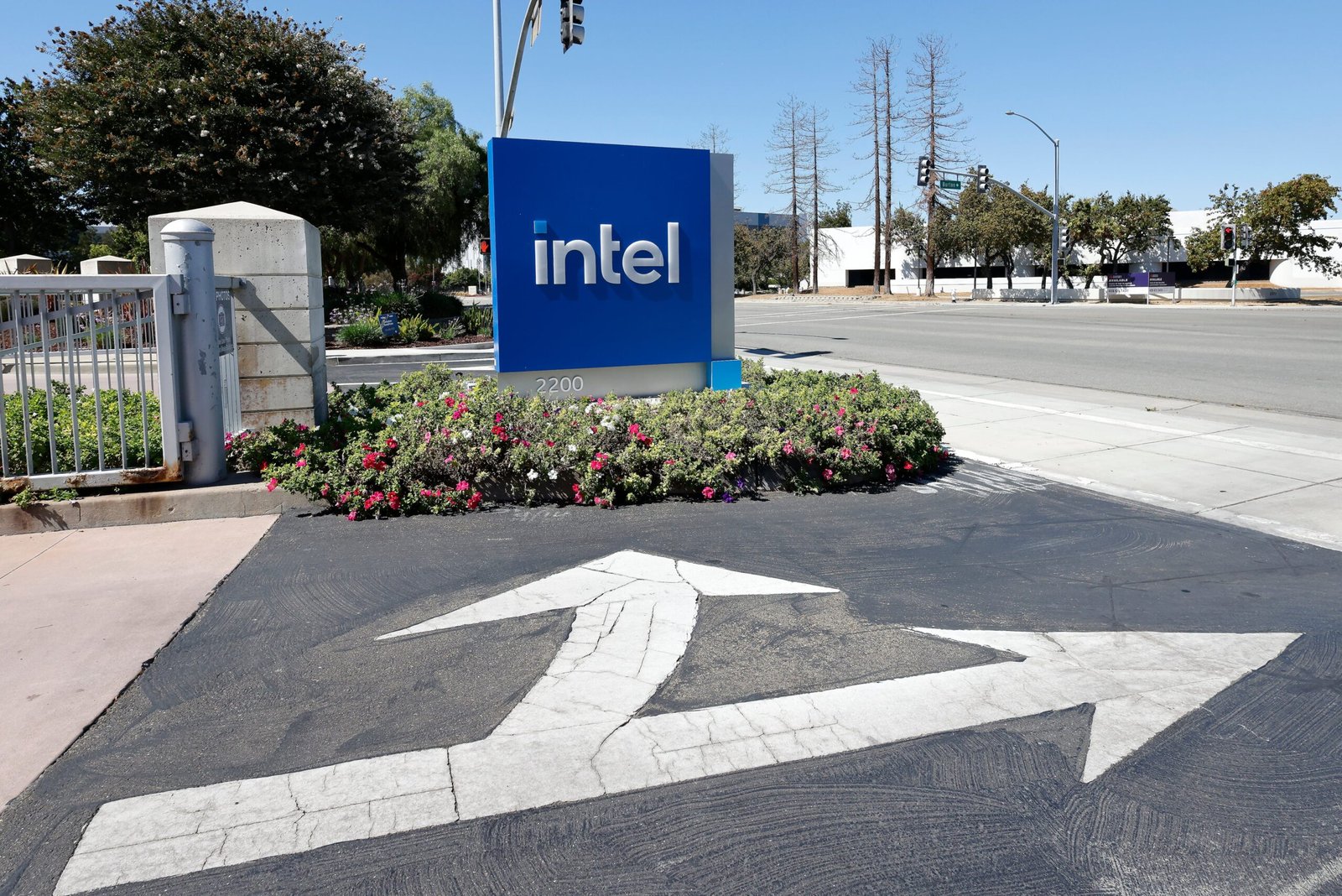 Intel sufre la mayor caída en Bolsa de su historia: se hunde un 30% quemando 130.000 millones de dólares de capitalización