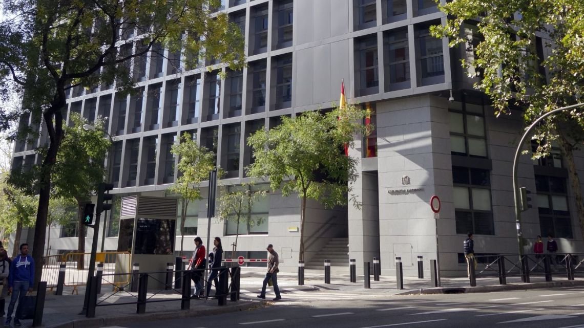 Julio Iglesias, ante un nuevo revés judicial: la Fiscalía española respaldó avanzar con las denuncias por abuso sexual