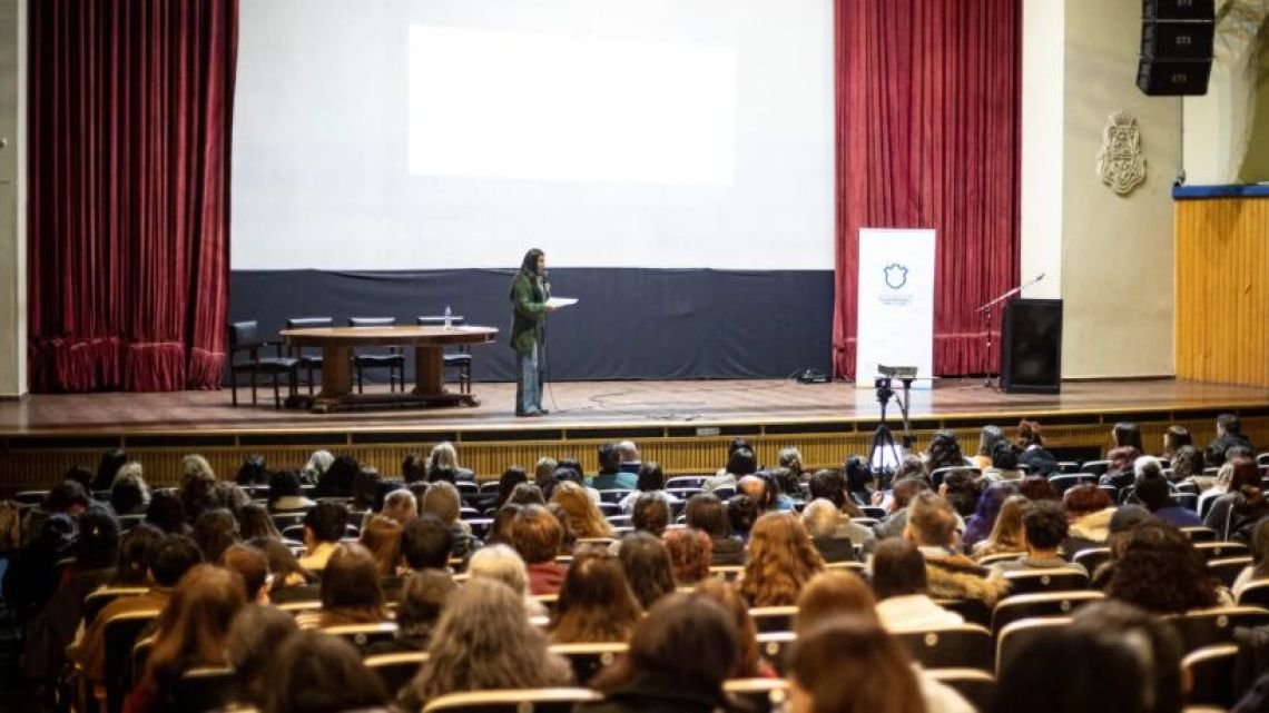 La UNC será sede de uLa UNC será sede de un encuentro abierto sobre salud menn encuentro abierto sobre salud mental y consumos problemáticos
