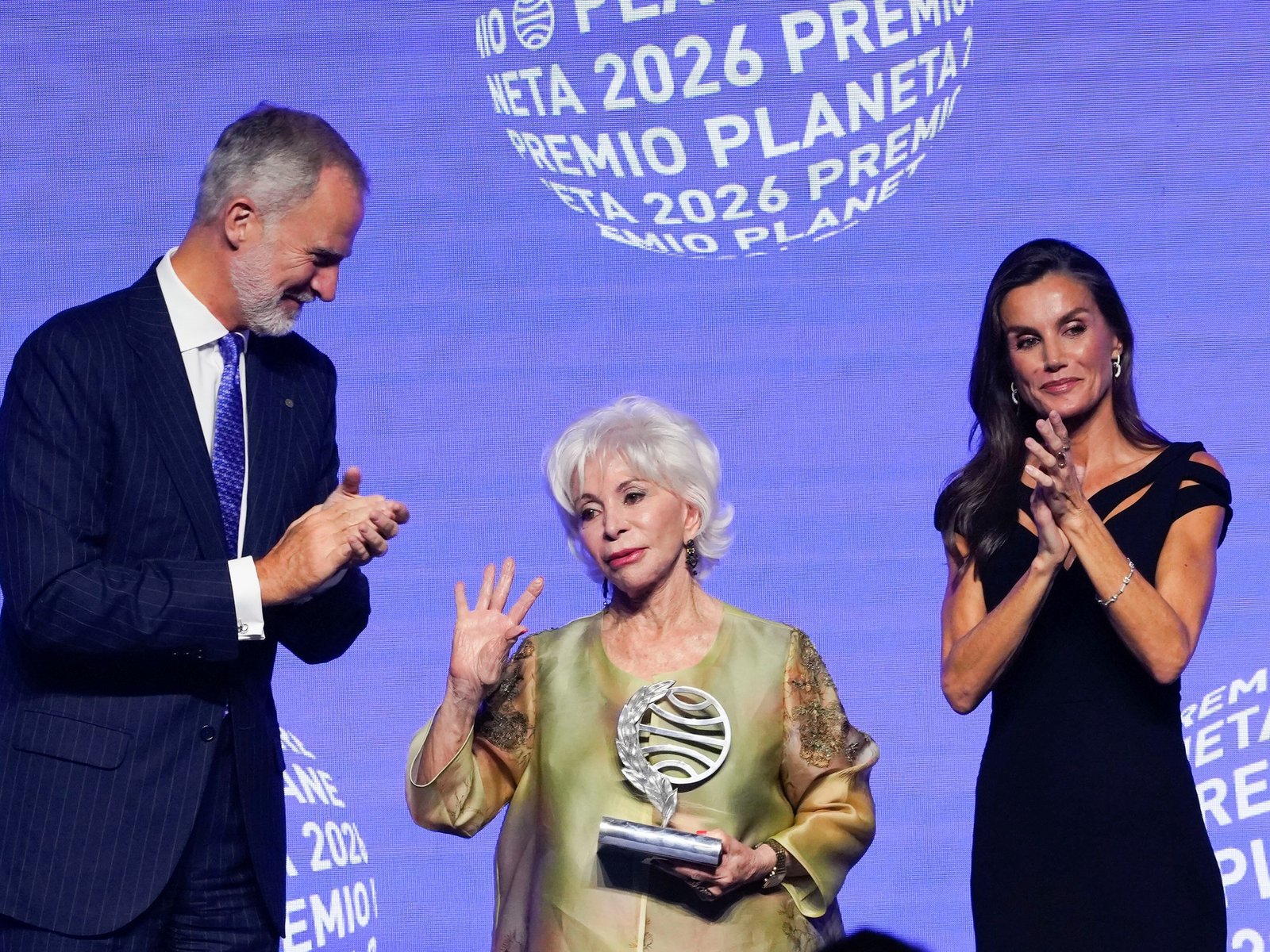 "La gente tiene mala memoria y tiende a idealizar a los caudillos"