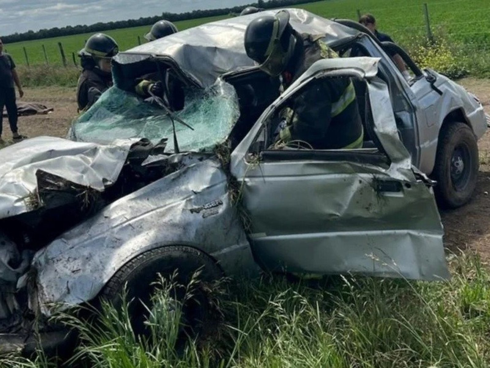 La llamada "ruta de la muerte" sumó dos nuevas víctimas fatales y dos heridos de gravedad, tras el vuelco de una camioneta