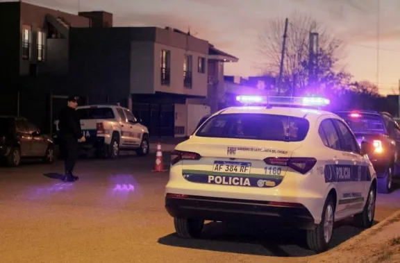 La retuvo en un motel, la arrastró de los pelos y la amenazó "ahora vas a ver, te voy a c.... matando"