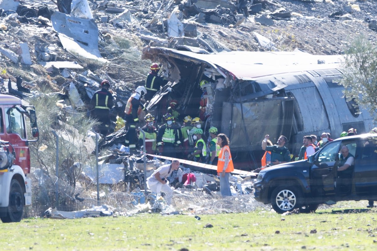 Las líneas de alta velocidad española vuelven a teñirse de sangre | España
