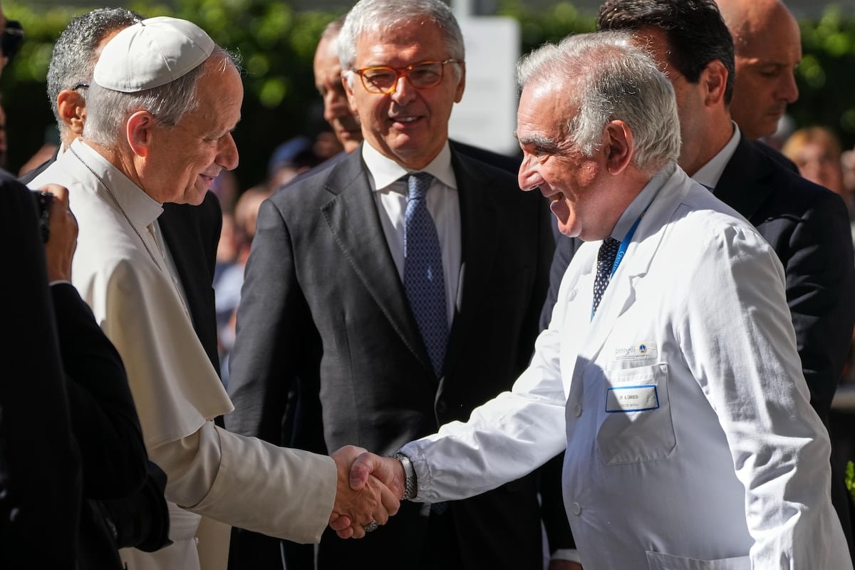 León XIV: El Vaticano anuncia que la operación de pulmón del Papa ha concluido “positivamente” | Internacional