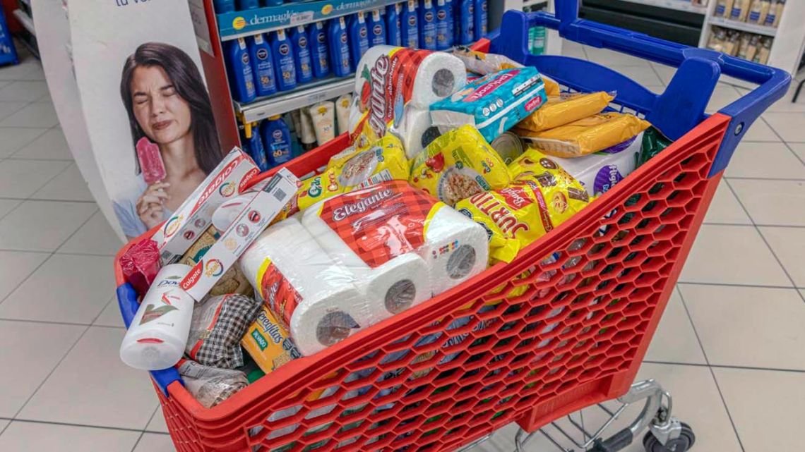Los alimentos acumulan seis semanas de aumentos y aceleran al 4,4% para todo el mes