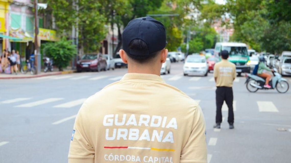 Los controles que puede hacer la Guardia Urbana: puede pedir identidad, pero no cachear