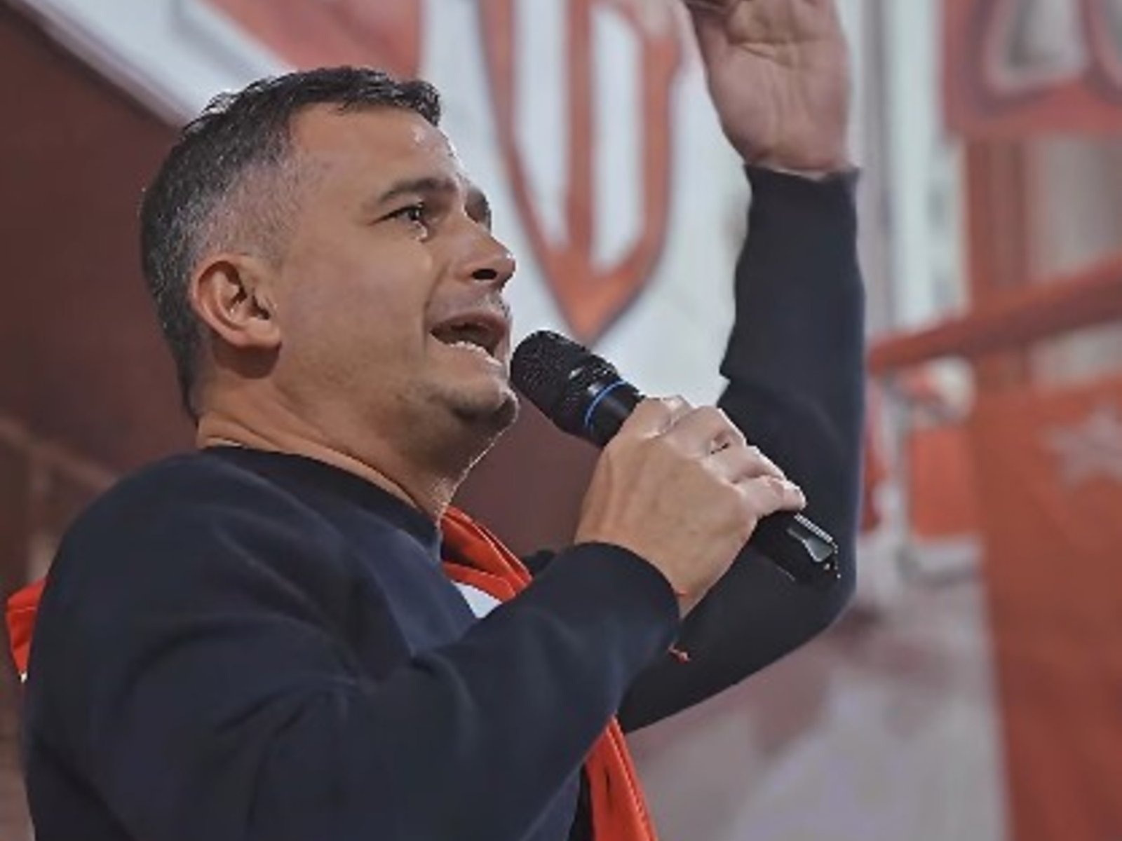 Luciano Nakis, candidato a presidente de Independiente, dijo que "volvería a secarle la nuca" a Chiqui Tapia y defendió el torneo de 30 equipos