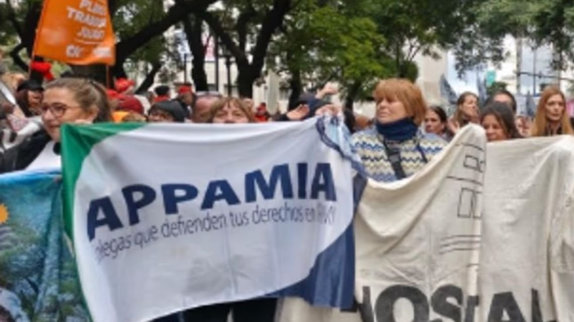Médicos y odontólogos de PAMI harán un paro nacional de 96 horas