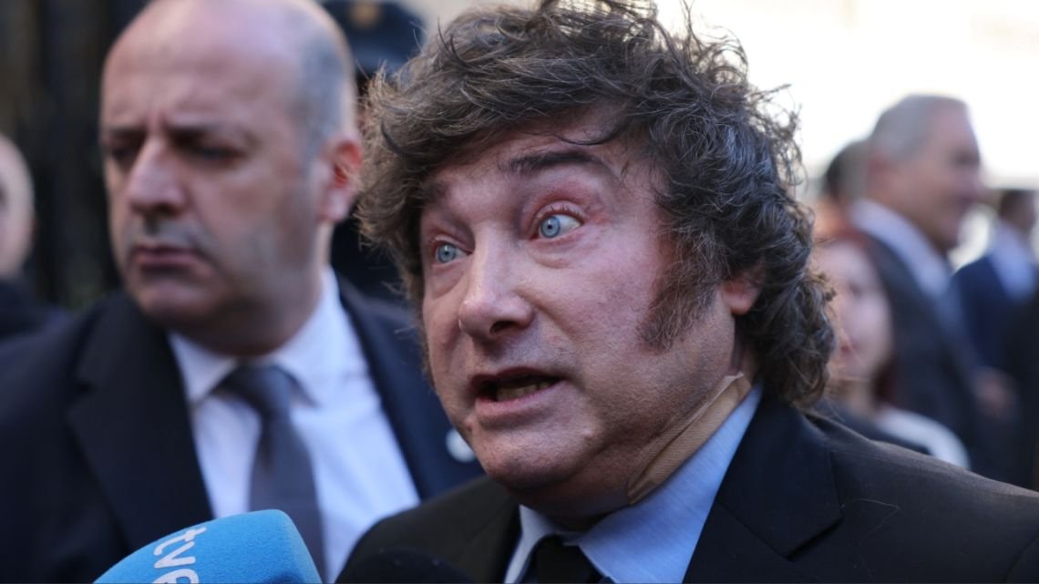 Milei amenazó con iniciar acciones legales contra periodistas y denunció una “operación” por el caso $LIBRA