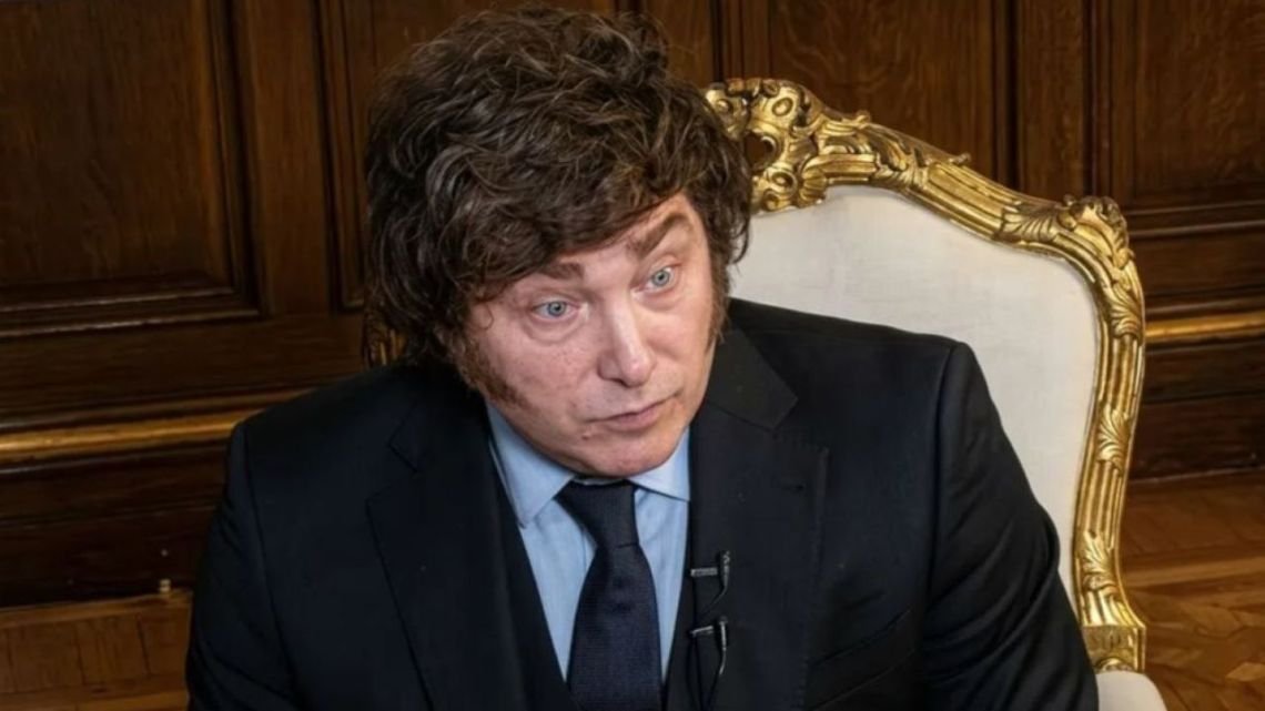 Milei dijo que los rumores de renuncia de Luis Caputo “son una pelotudez del tamaño de una casa”