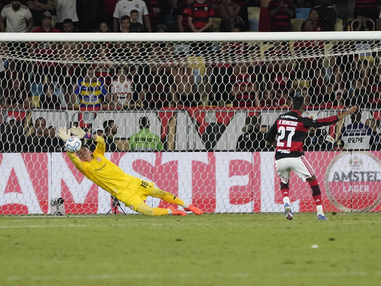 Muslera atajó tres penales y jugará por la Gloria Eterna contra Palmeiras