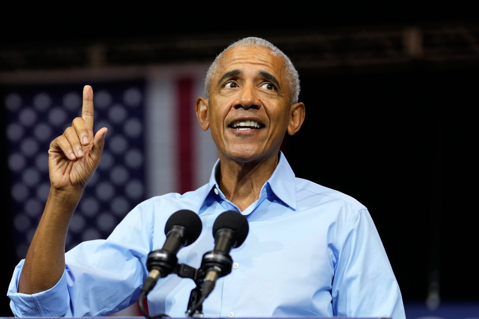Obama regresa a la batalla electoral: arremete con dureza contra “la indecencia” de Trump y contra “la crueldad” de Ramaswamy