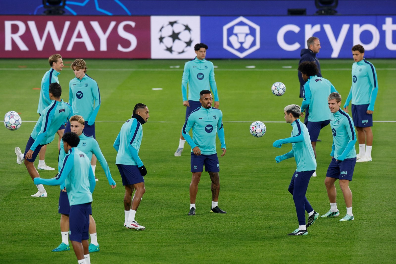 PSG - Barcelona en directo, el partido de la Champions League en vivo | Raphinha vuelve al once y Bernal ocupa el lugar de Rodri en la medular