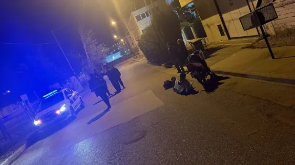 Perdió el control de su moto y terminó tendido sobre el asfalto en Km 3