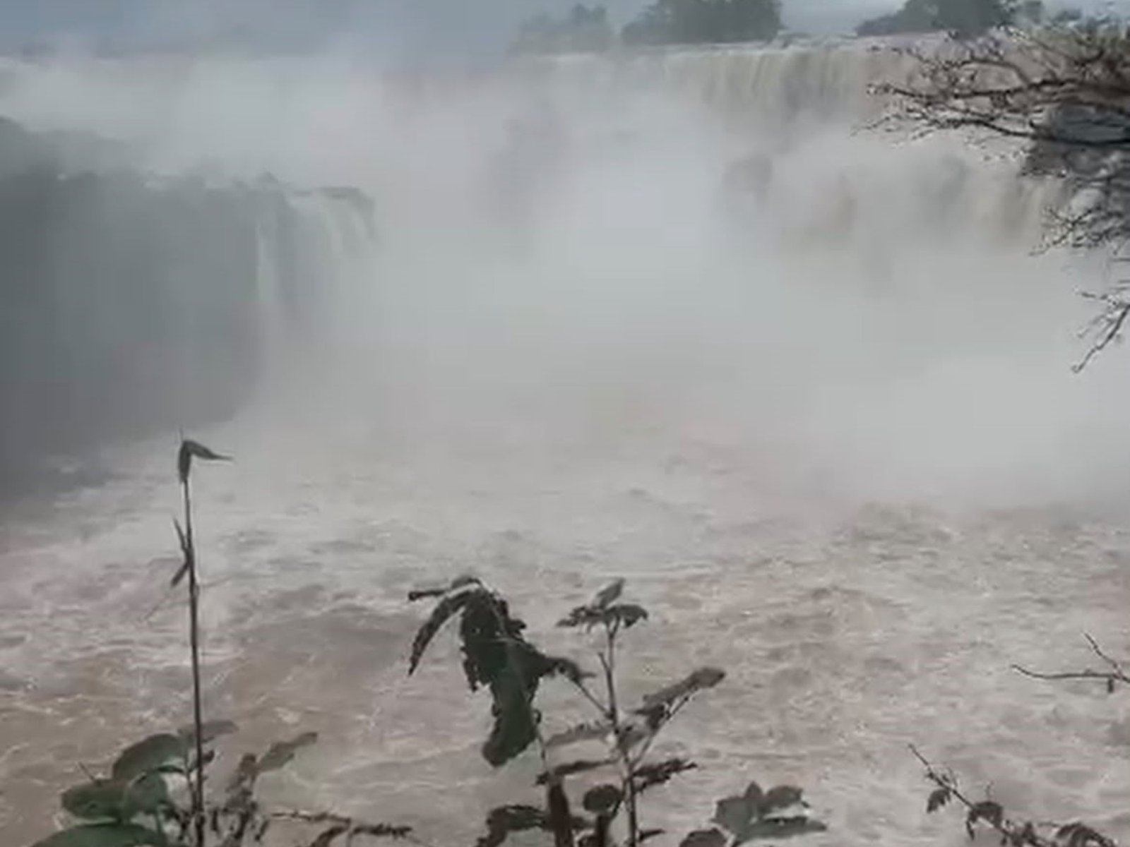Por el aumento del caudal, cerraron parcialmente las Cataratas del Iguazú