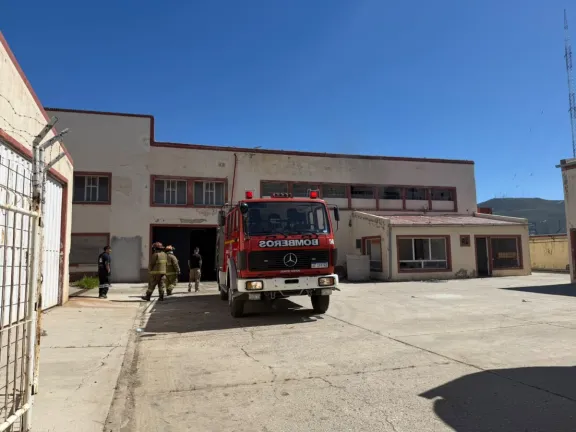 Principio de incendio en la antigua planta de Guilford movilizó a los bomberos