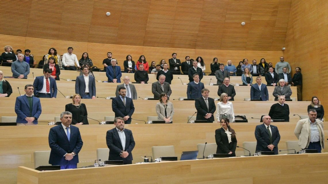 «Quemarse en la hoguera»: El repudio a Milei que pone a prueba a la UCR y al juecismo en Córdoba