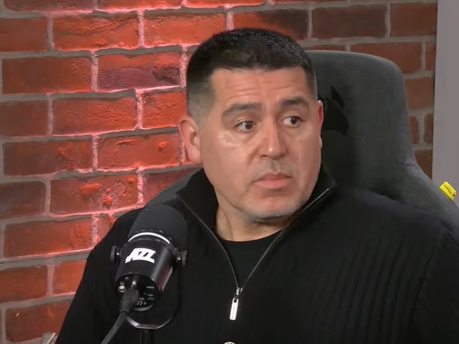 Riquelme aclaró la conversación que tuvo con Azzaro sin saber que estaban al aire: "Fue medio raro"