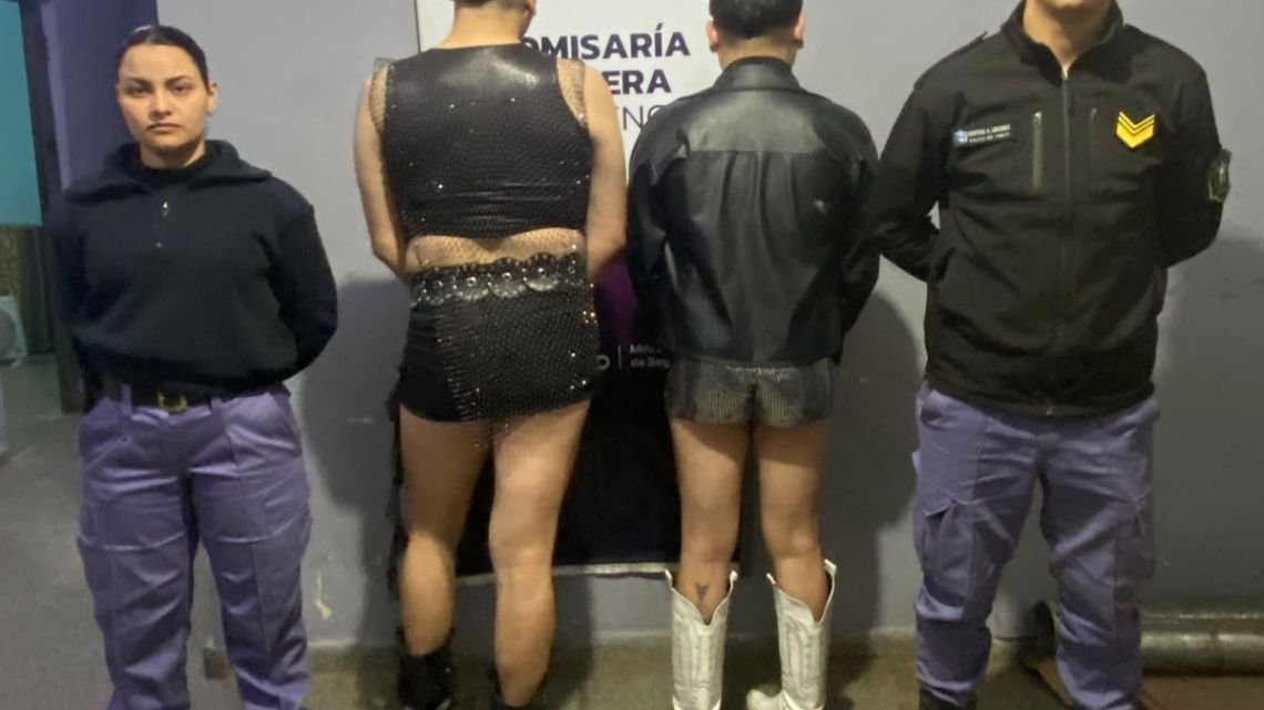 Se sirvieron bebidas, fueron denunciados por agredir a una mujer y su foto se hizo viral en Resistencia