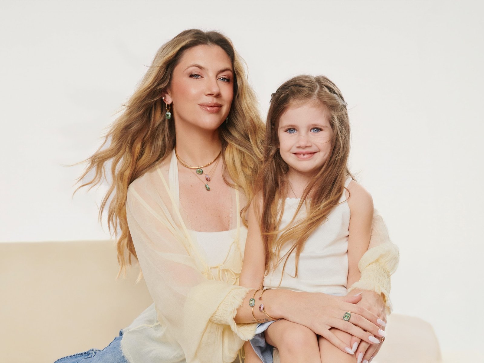 Stephanie Demner posa con su hija Arianna y revela cómo se prepara para la llegada de Jazmín