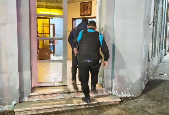Tenía tobillera electrónica y pedido de captura: cayó detenido en la zona céntrica