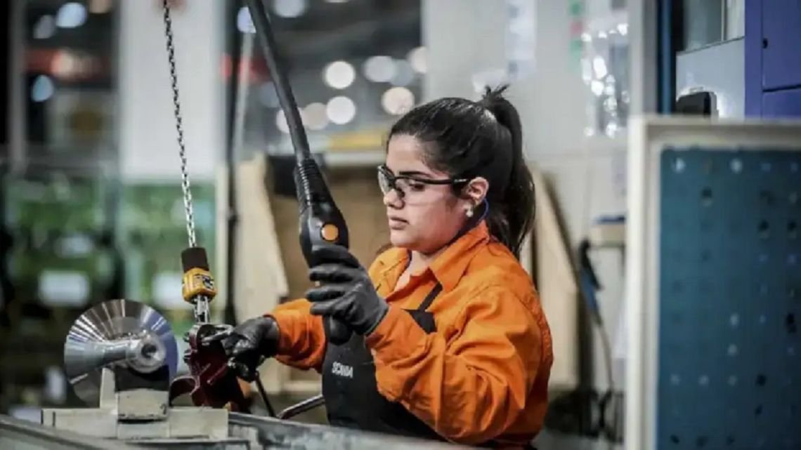 Tras la fuerte caída de julio, la actividad económica tuvo una pequeña suba del 0,1% en agosto