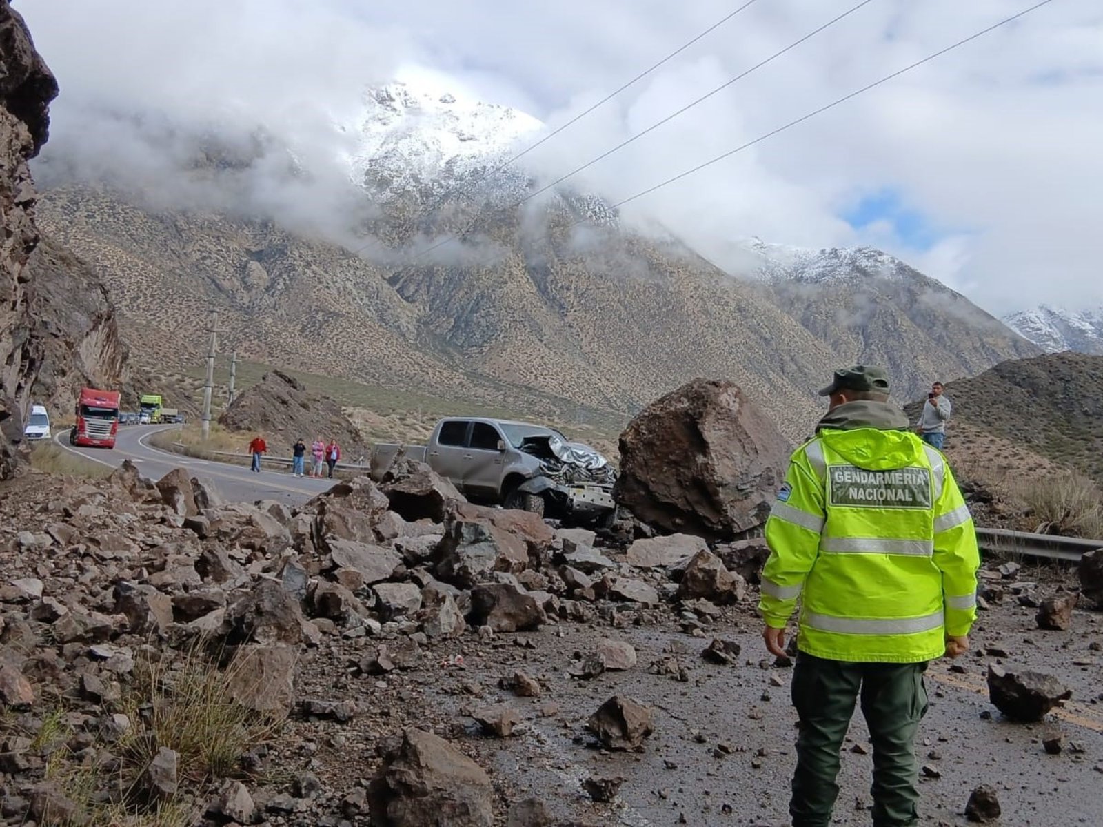 Un conductor salvó su vida de milagro tras el derrumbe de rocas en una ruta de Mendoza