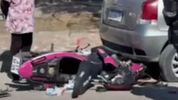Un motociclista chocó y tuvo que ser trasladado de urgencia