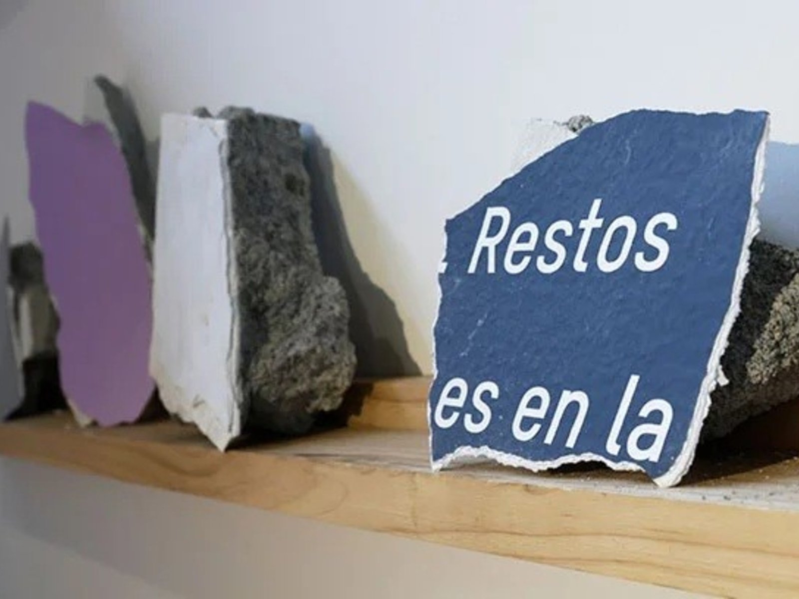 Un museo de Colombia vende escombros como obras de arte para reconstruir su sede