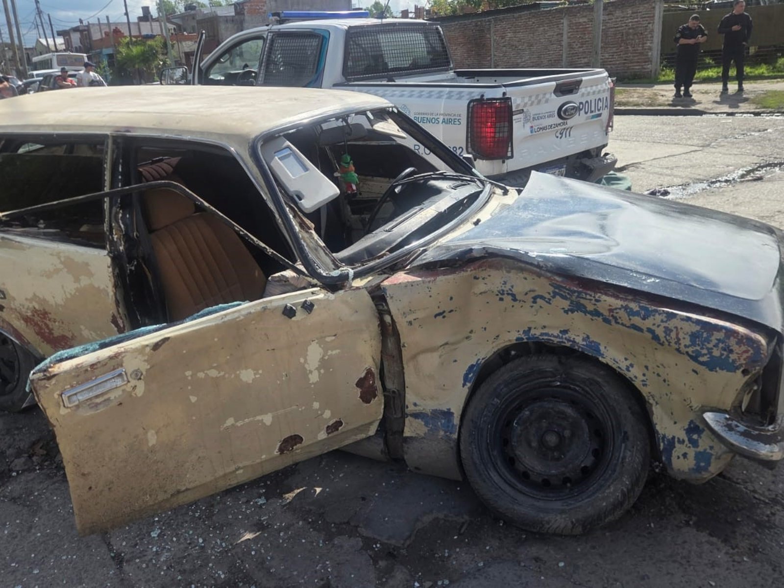 Un patrullero seguía a una moto tras un llamado al 911, chocó con un auto y murió un nene de 2 años