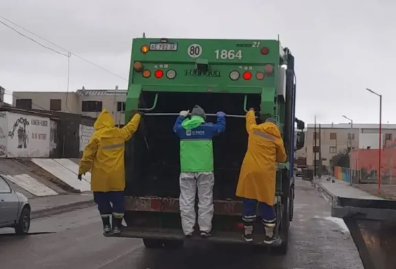 Un recolector de residuos resultó herido tras sufrir una caída durante su jornada laboral