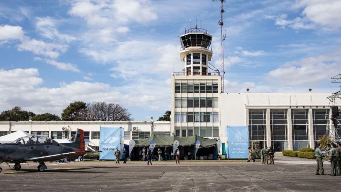 Un soldado apareció muerto con un tiro en la cabeza en la Base Aérea de Morón y todo apunta a un posible suicidio