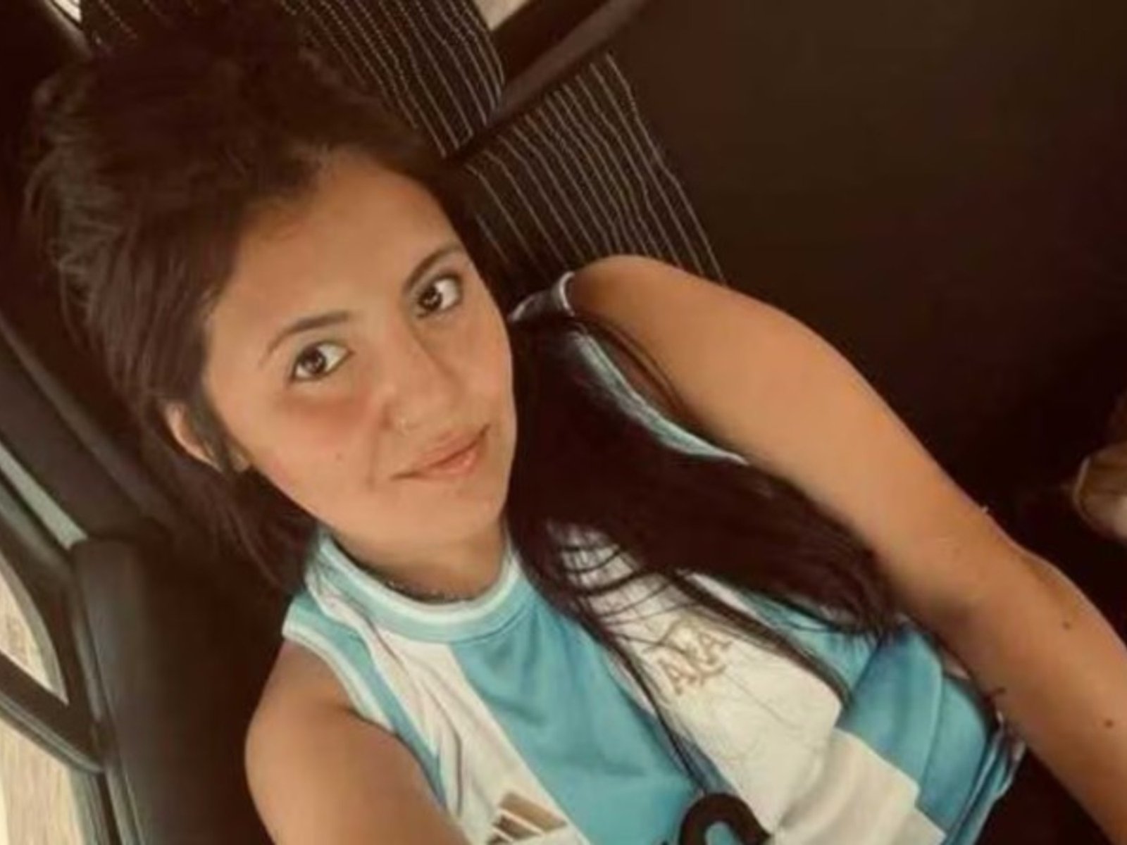 Una árbitra de fútbol murió al chocar en moto contra un poste cuando iba a dirigir un partido