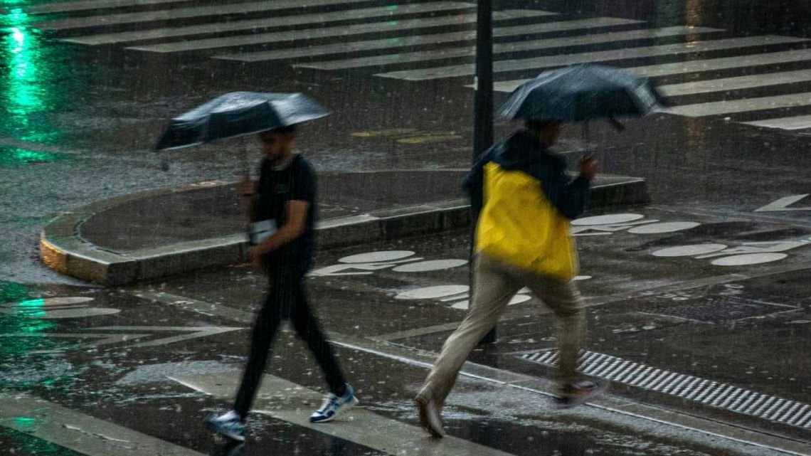 Vuelven las tormentas a Buenos Aires: a qué hora empieza a llover hoy, jueves 15 de octubre