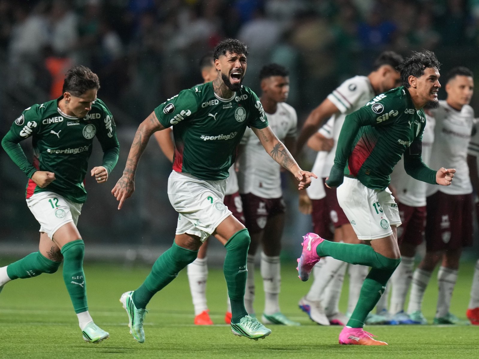 a Flaco López lo sacaron y tuvo que ver los penales desde el banco de suplentes
