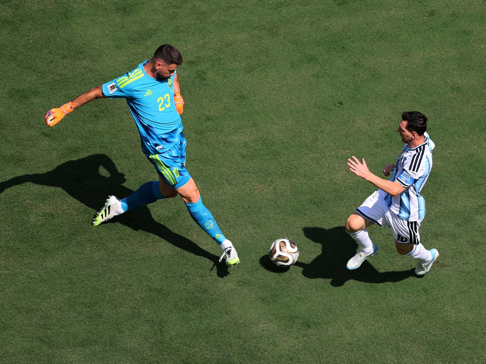 arqueros armadores, defensas más cerradas, el caso Messi y formaciones que no son lo que parecen