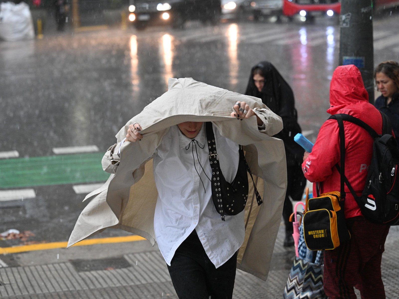 continúan las tormentas este jueves y hay alerta naranja para 10 provincias con posible caída de granizo