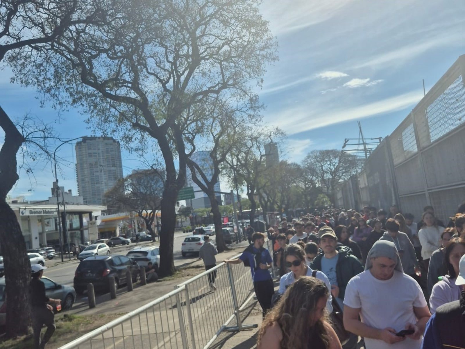 del milagro de comprar online a las colas eternas para retirar entradas para ver la Selección y reventa con custodia policial en otro estadio