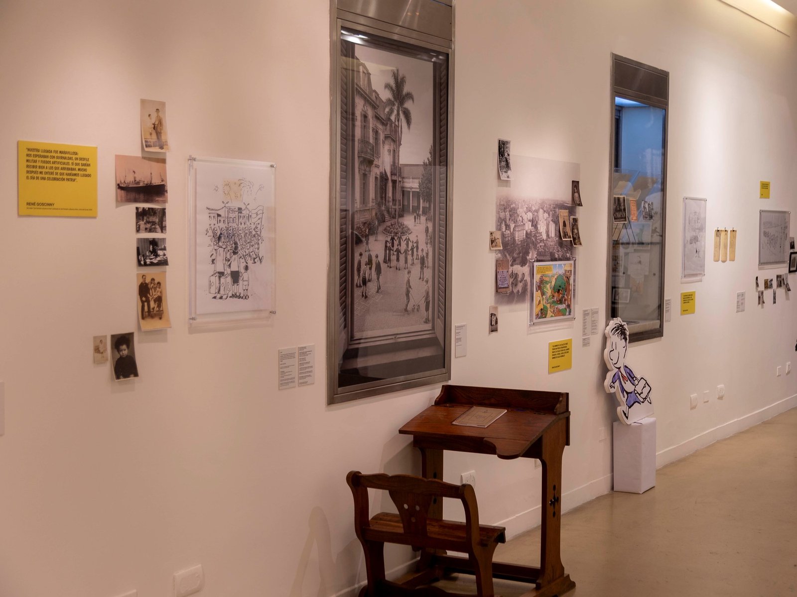 dibujos, fotos y recuerdos de su vida porteña
