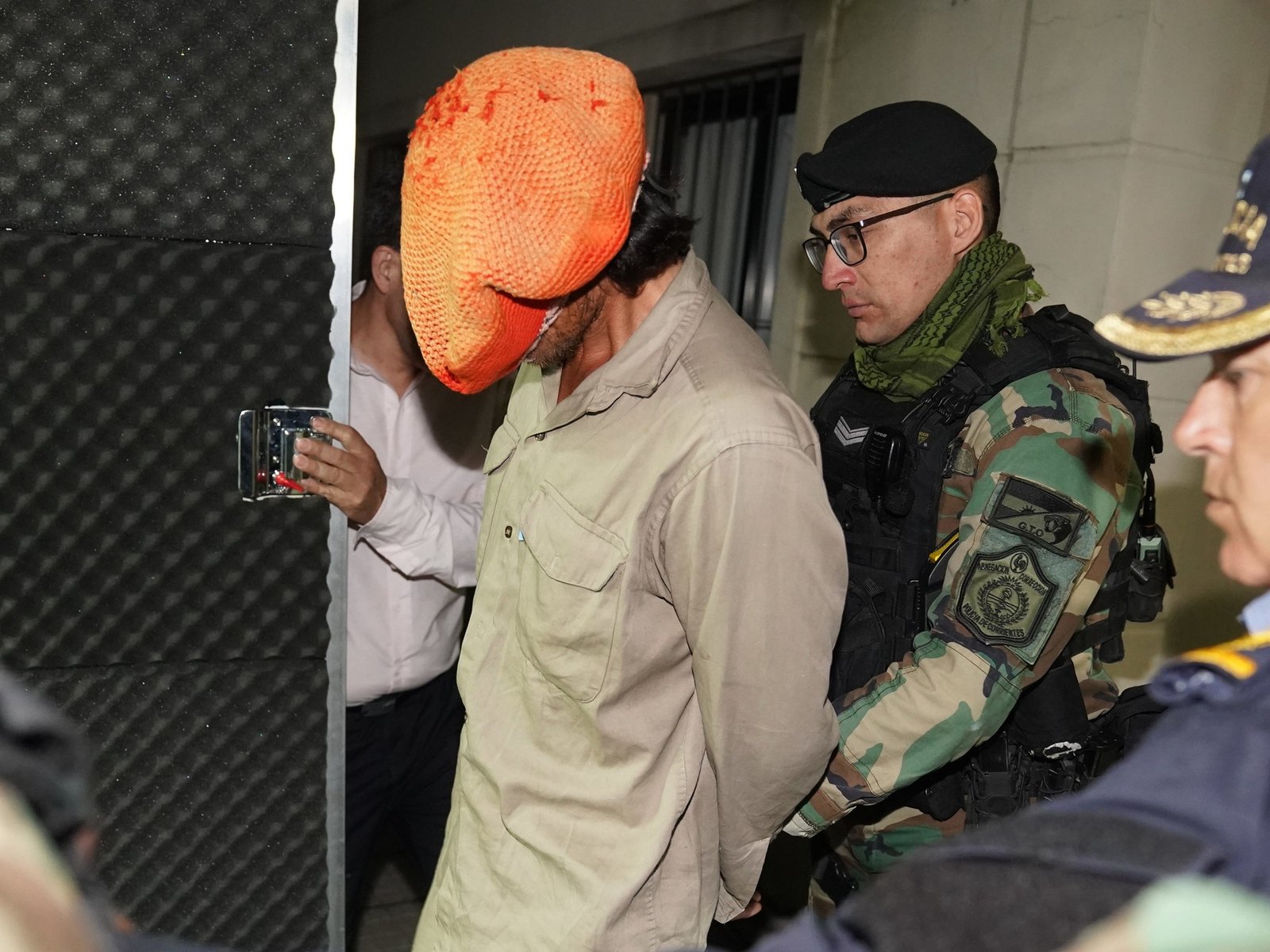 el capataz y uno de los peones acusados de femicidio seguirán detenidos