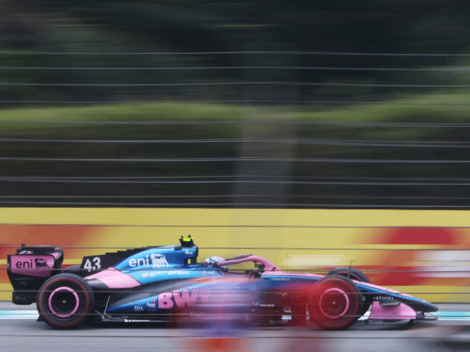 el plan de Alpine funcionó en la clasificación y Colapinto guarda un as bajo la manga para largar desde el fondo en Sepang