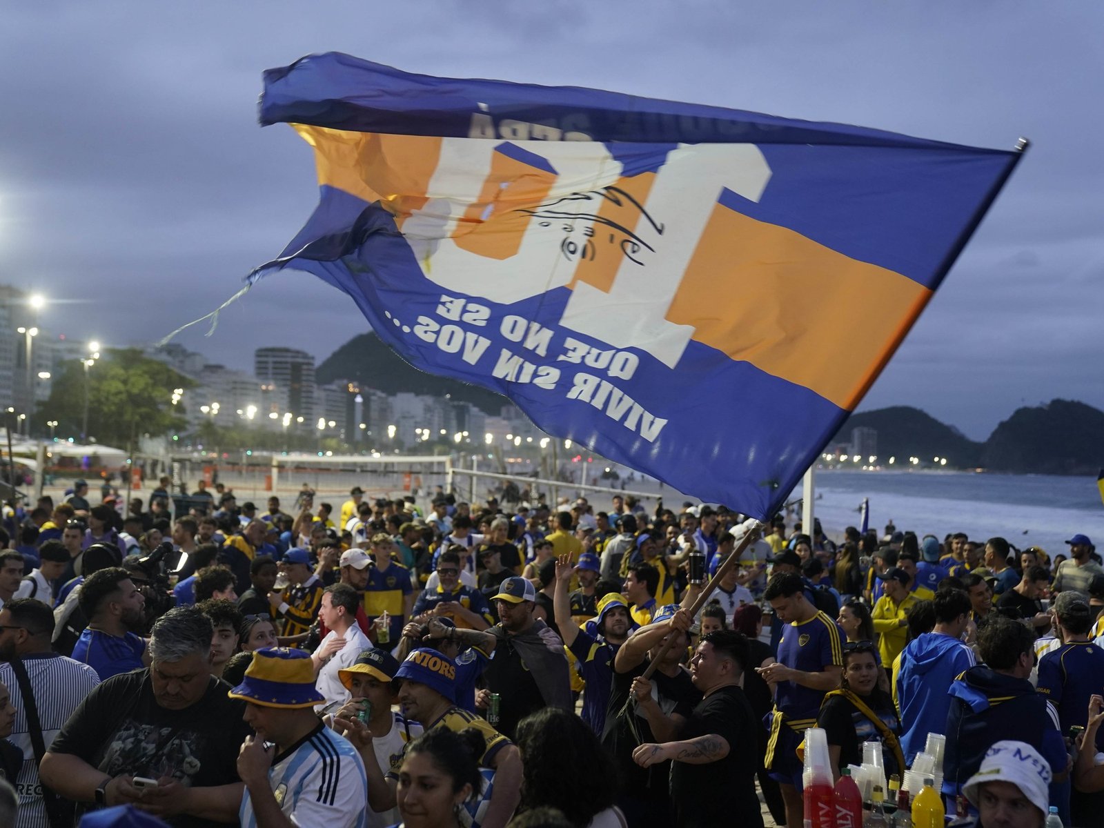 el ritual de los hinchas de Boca antes de la semifinal en el Maracaná