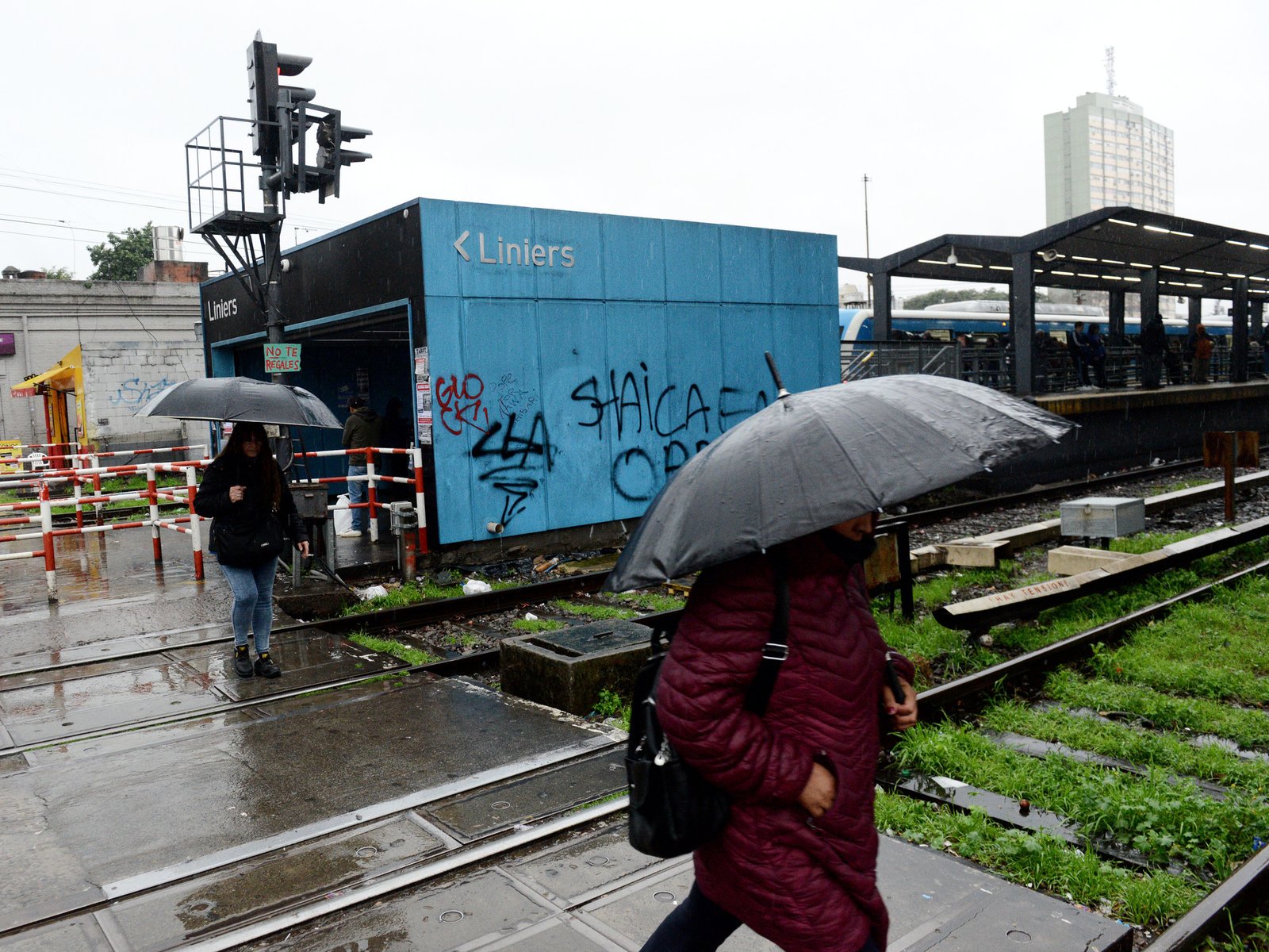 llueve en el AMBA y varias provincias tienen alertas por nieve y fuertes vientos