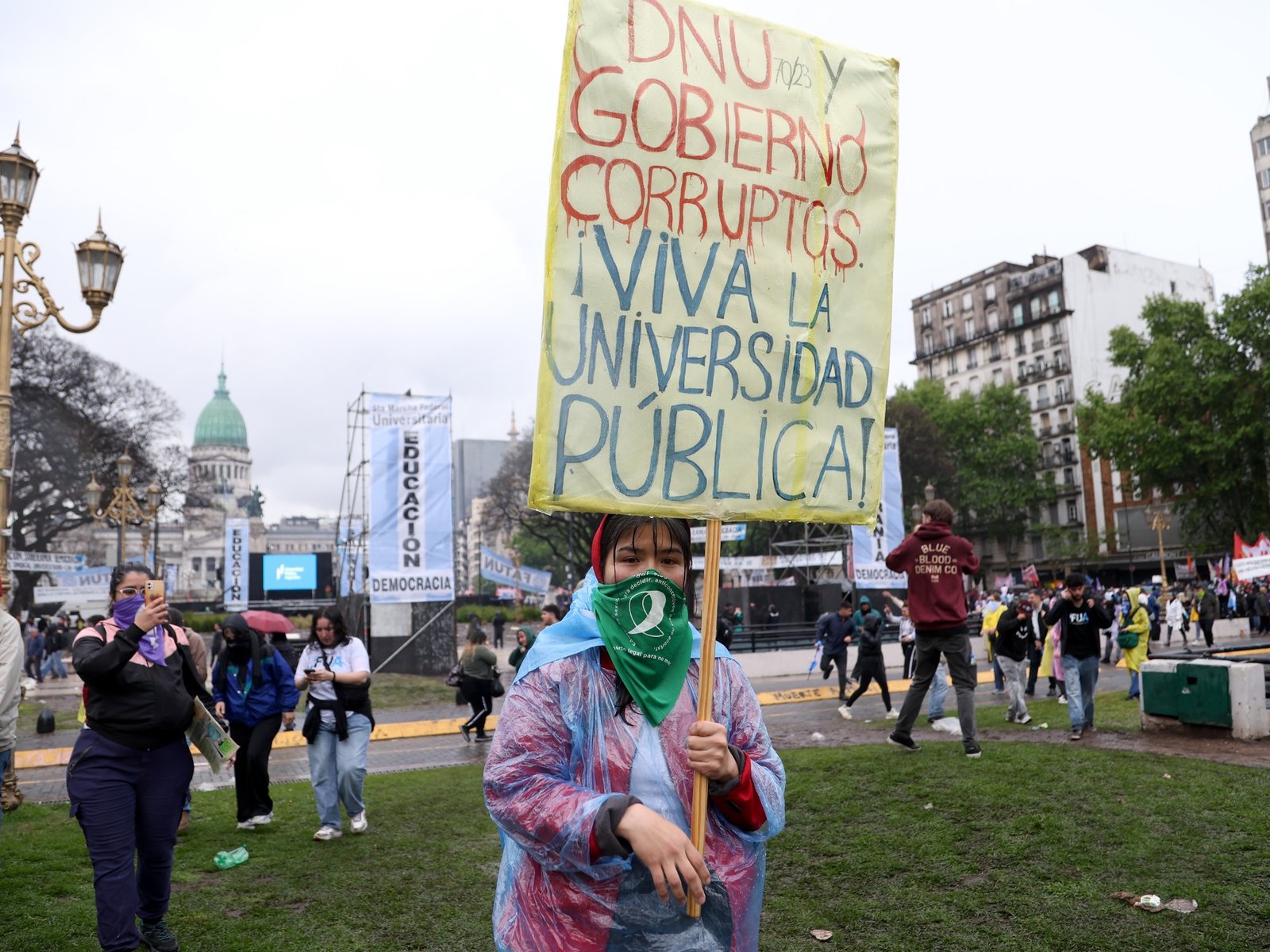 lluvia, incidentes y el orgullo de los manifestantes que defienden la educación pública