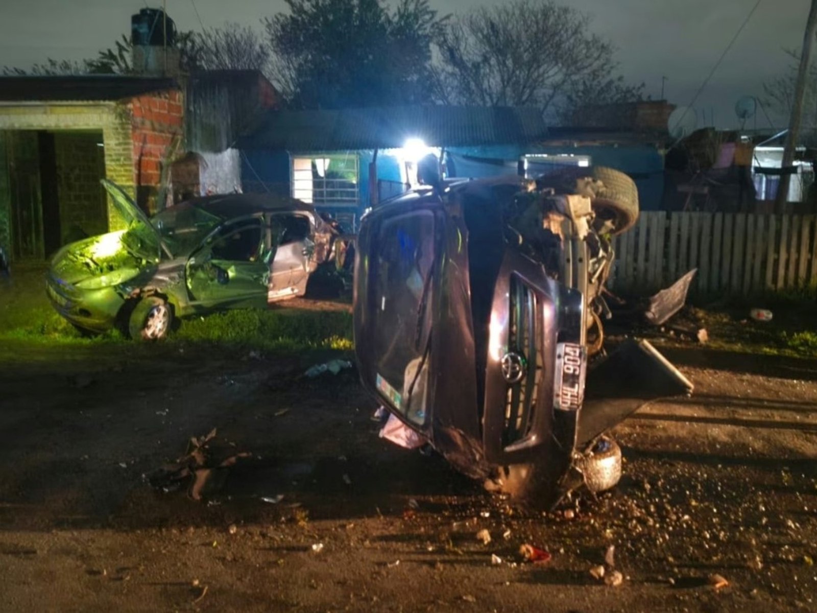 los vecinos agredieron al dueño del vehículo al llegar al lugar del accidente