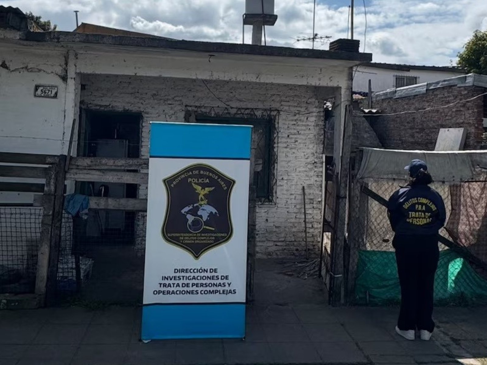 rescatan a una adolescente luego de comprobarse que su madre la prostituía y quedó detenida junto a cuatro vecinos más